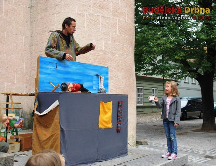 Téměř divadelní společnost