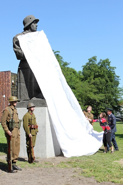 Odhalení Zborovského pomníku