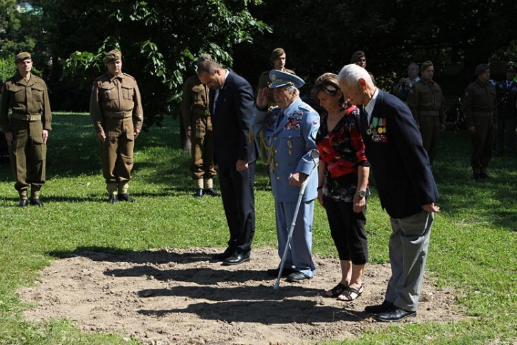 Odhalení Zborovského pomníku