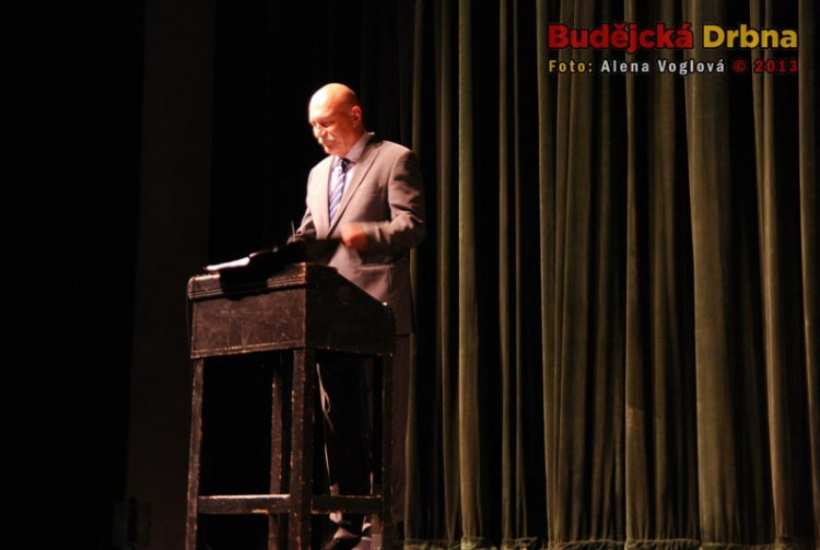 Úvodní seminář nám vtipně připomněl určité ústřižky českých dějin