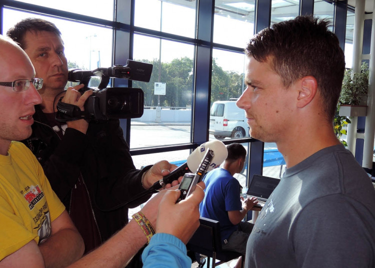 Ondřej Kušnír odpovídá na otázky novinářů. Bude ve čtvrtek hrát?