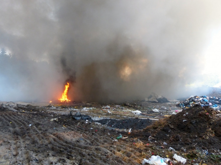 Požár skládky v Druzcově