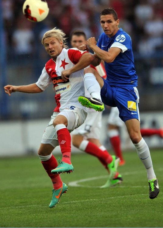 David  Pavelka bojuje s Mičolou.