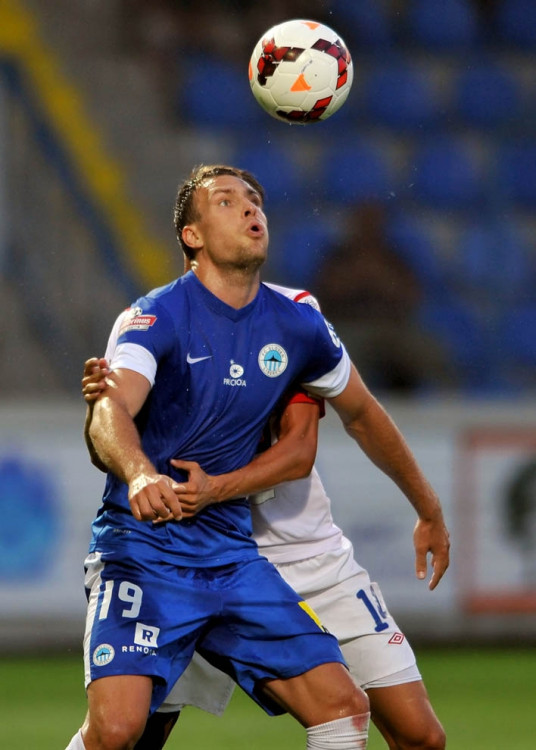 Rabušice objímá soupeř.