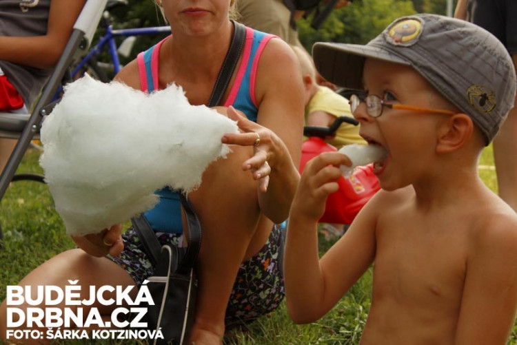 Na akci Máj spolu dorazily desítky dětí i dospělých