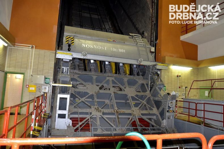 Nákladní výtah o nosnosti 80 tun