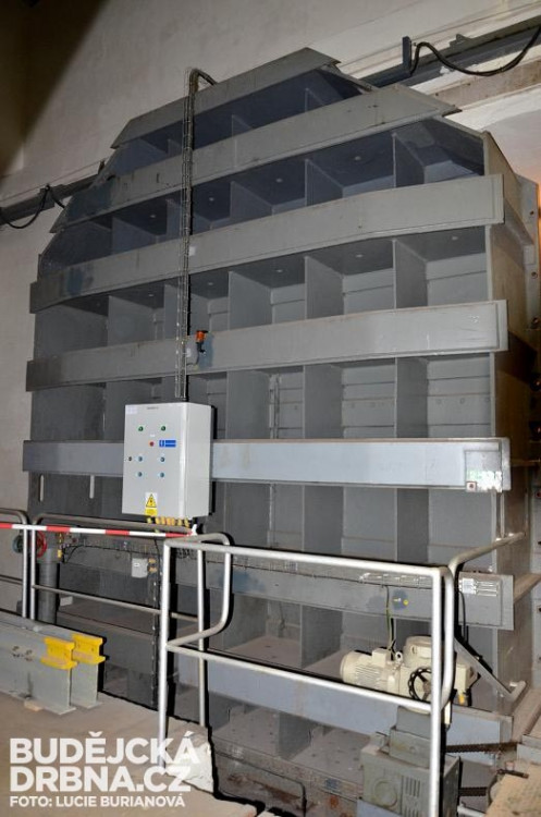 Ocelová vrata v komoře kulových rychlouzávěrů