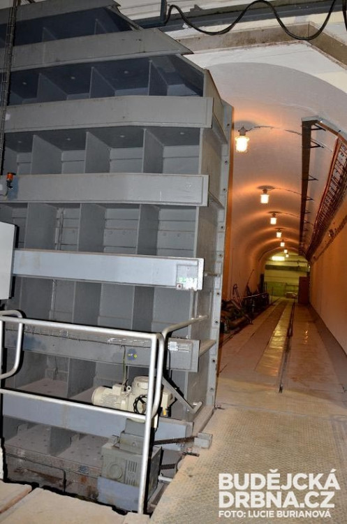 V případě průniku vody do komory se vrata hermeticky uzavřou