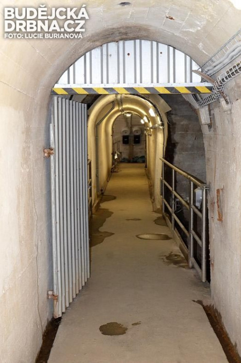 Jedna z mnoha chodeb podzemního areálu