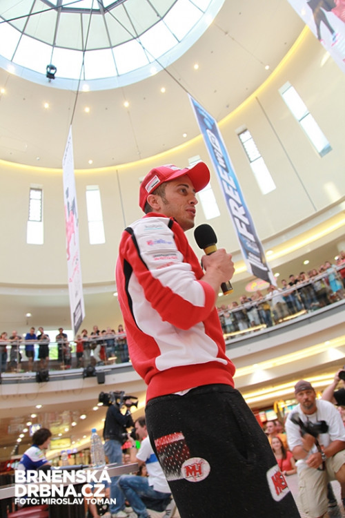 Andrea Dovizioso jezdí za tovární Ducati