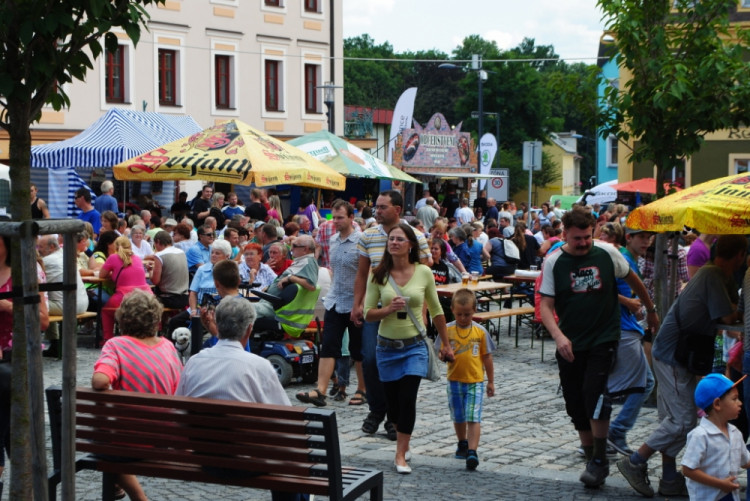 Davy lidí na Horním námstí