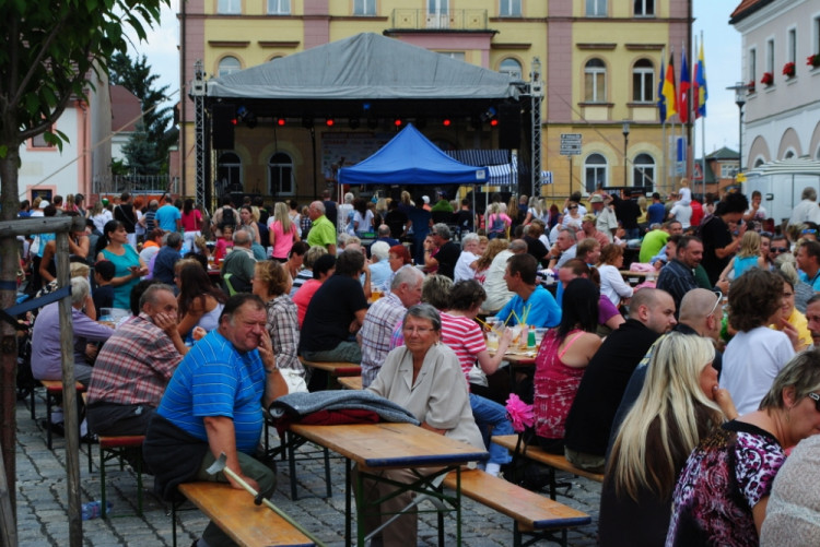 Na Horním náměstí se lidé bavili