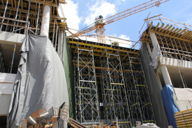 Pohled na hlavní vstupní část ze Studentského náměstí