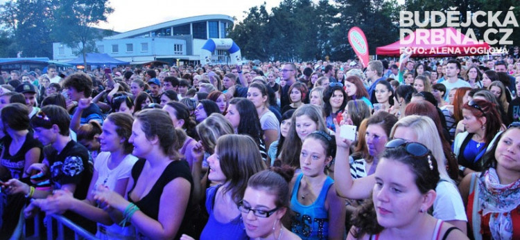 Moře lidí na Sokolském ostrově