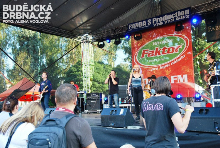 První zahrála kapela Rozkrock