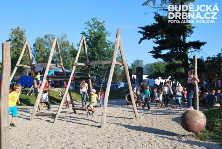 Sokolský ostrov byl odpoledne plný dětí