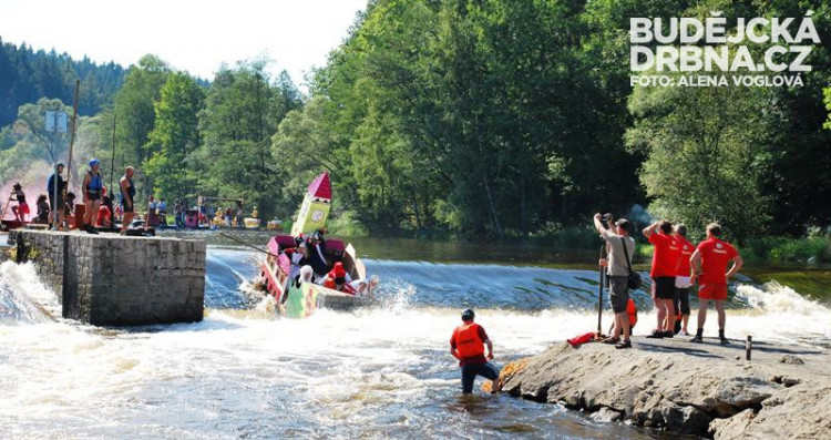 Překážky plavidla hravě zdolala