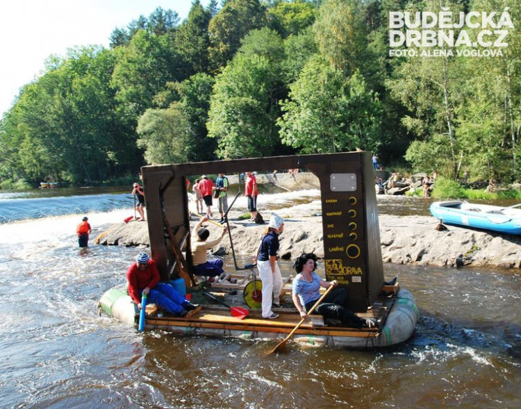 V televizi šel večerníček