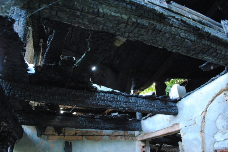 Strop hospody prakticky shořel