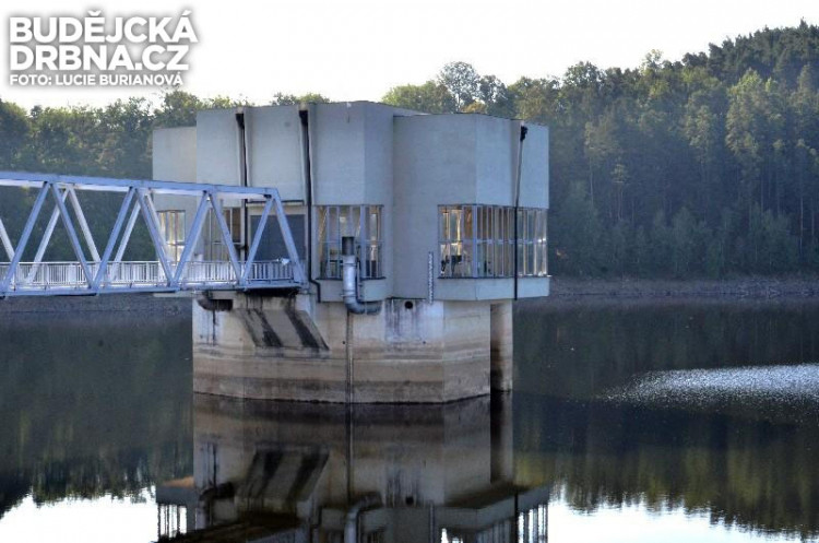 Železobetonová věž sdruženého objektu přehrady