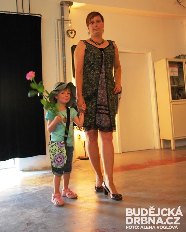 Modely předváděla i roztomilá holčička