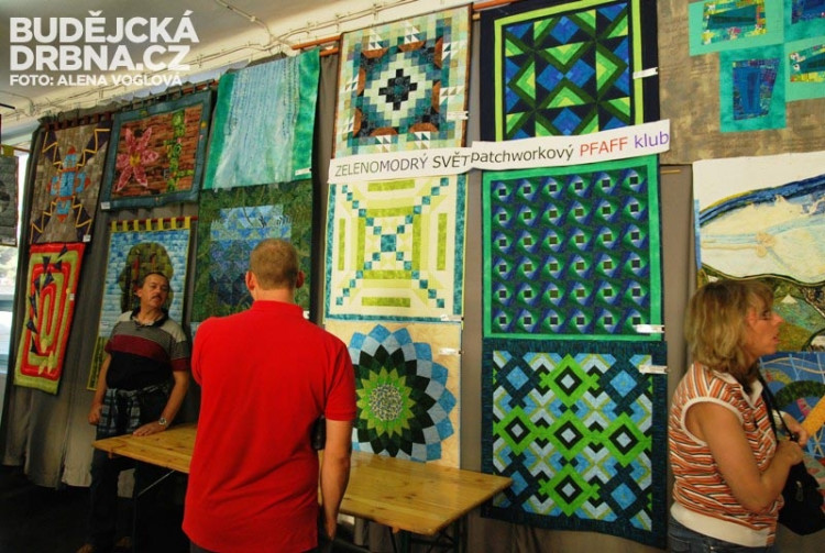 Ušít se dají i obrazy