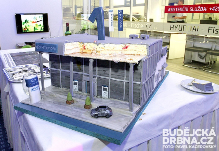 Narozeninový dort ve tvaru autosalonu