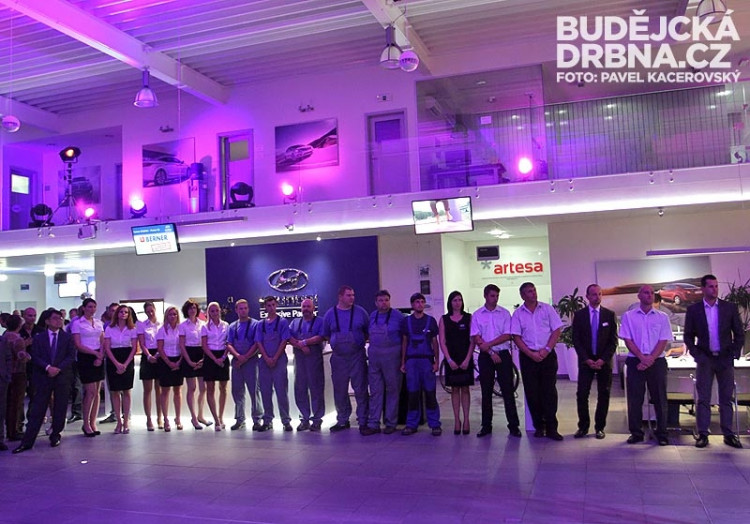 Zaměstnanci salonu Hyundai - Fischer CZ