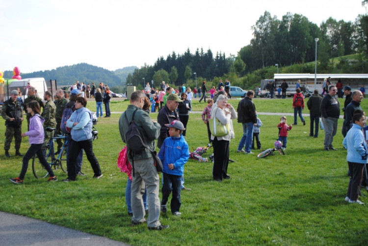 Lidí dorazilo do Vesce dost
