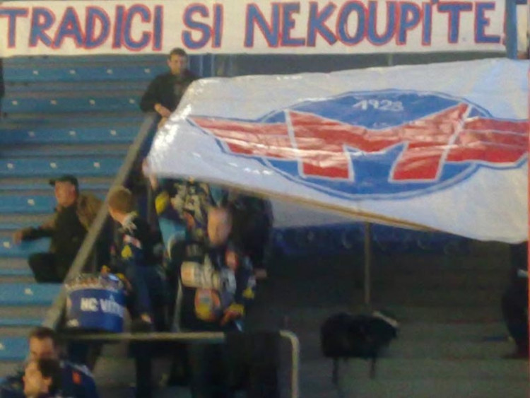 Vítkovičtí fanoušci v Plzni