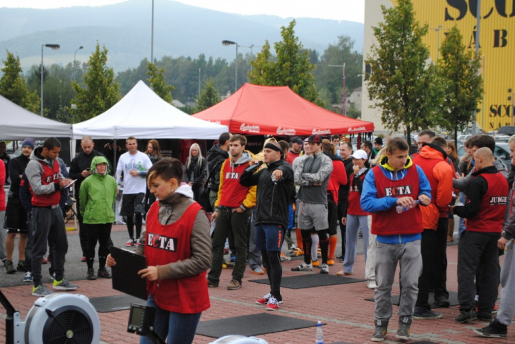 Na parkovišti před OC Nisa bylo živo