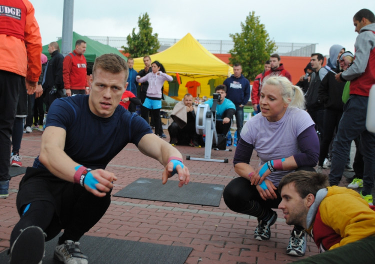 Udělat padesát dřepů na jedné noze? Zkuste si to