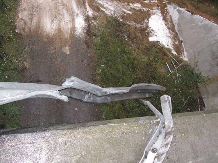 Srážka dodávky a náklaďáku s cisternou u Borku