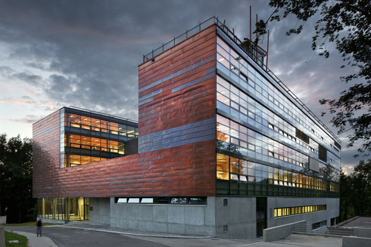 Budova L na Technické univerzitě v Liberci