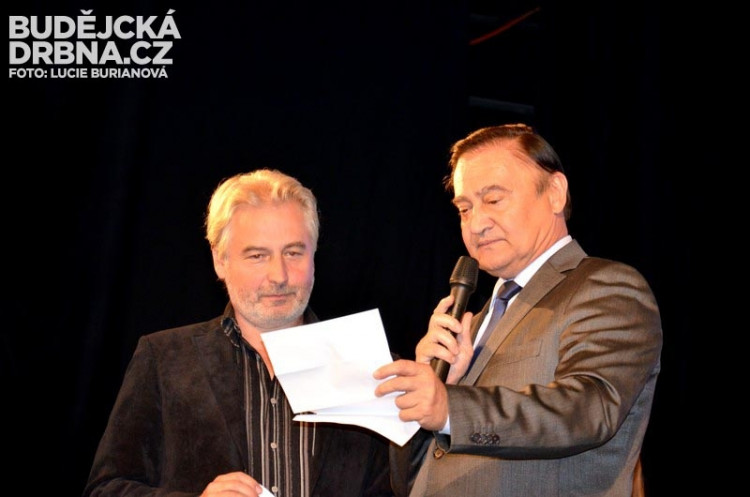 Vladimír Dryml vyhlašuje dalšího vítěze