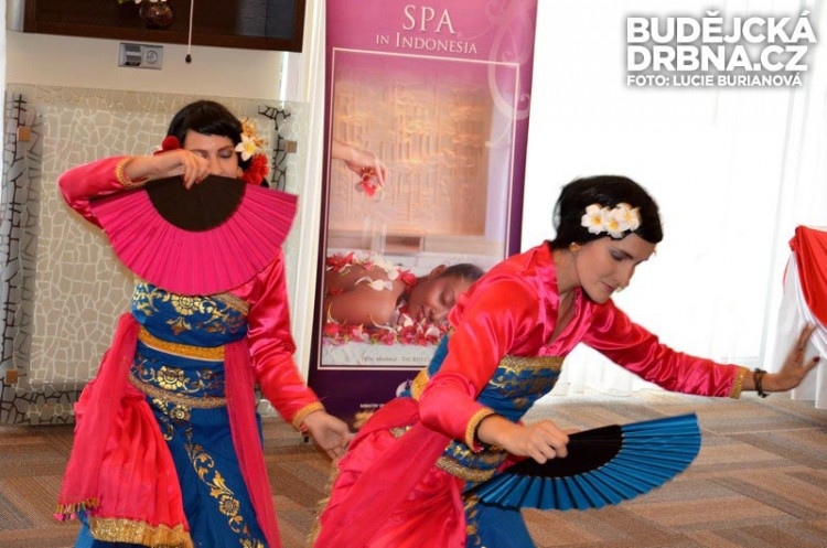 Doteky Indonésie v RRC - Jávský tanec