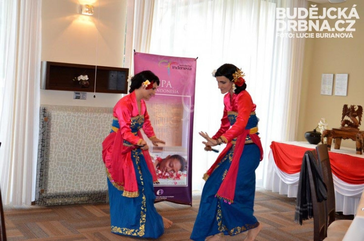 Doteky Indonésie v RRC - Jávský tanec