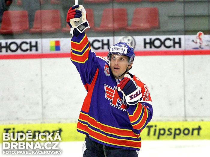 Zdeněk Ondřej se raduje ze svého gólu na 2-0