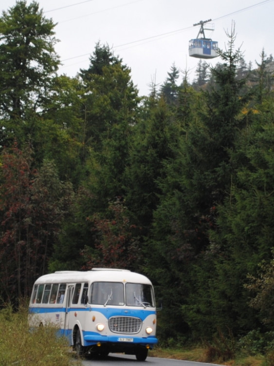 Návštěvníky svážel historický autobus