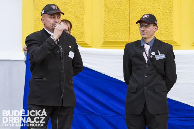 Ulicemi Budějc prošel další protestní pochod