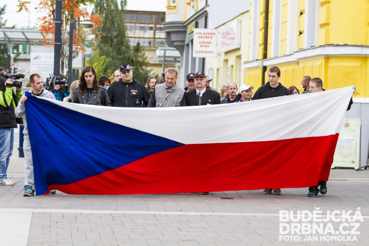 Ulicemi Budějc prošel další protestní pochod