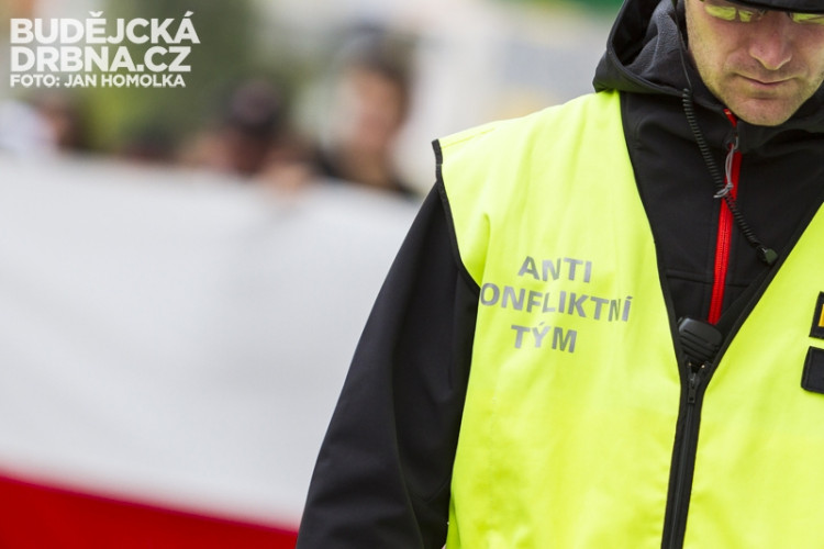 Ulicemi Budějc prošel další protestní pochod