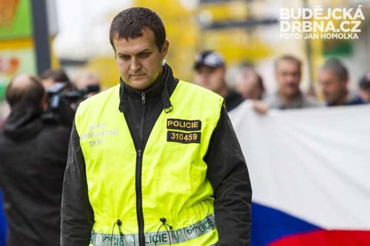 Ulicemi Budějc prošel další protestní pochod