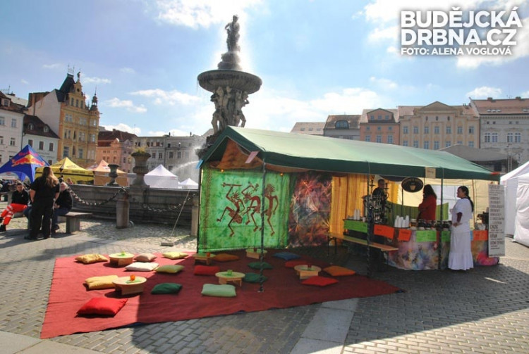 Nechyběla ani čajovna s vodní dýmkou