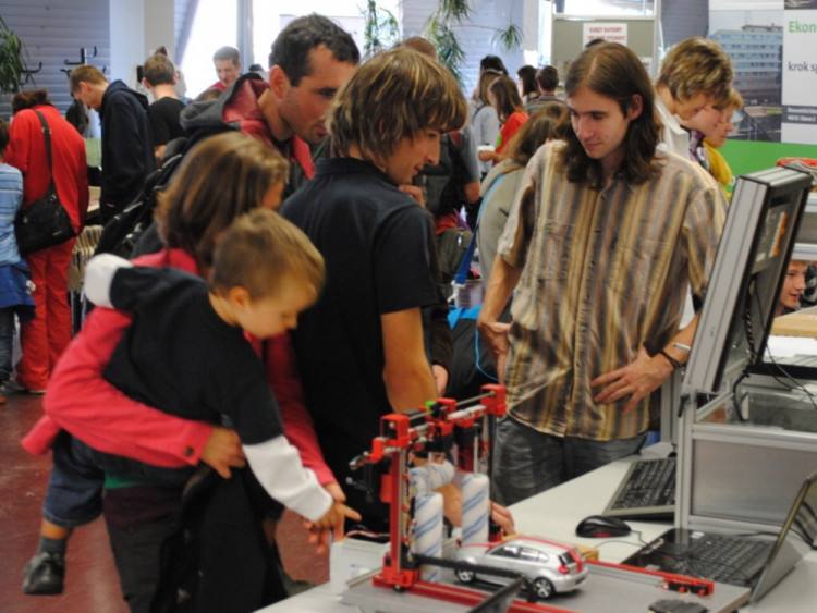 V budově menzy se prezentovaly fakulty