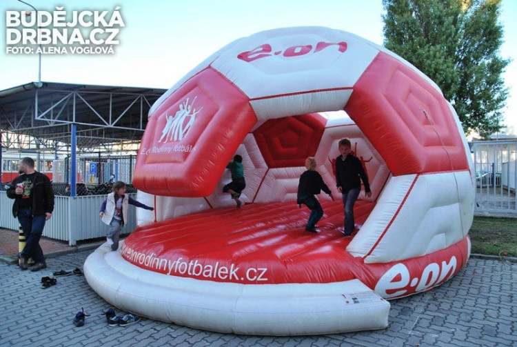 Skákací míč namísto hradu