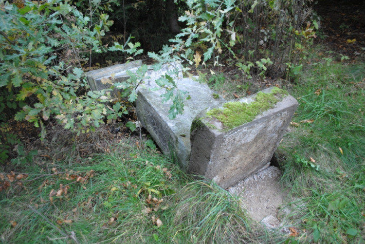 Vandalové porazili celkem čtyři zastavení