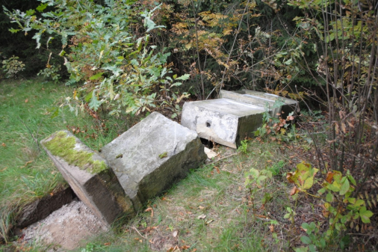 Vandalové porazili celkem čtyři zastavení