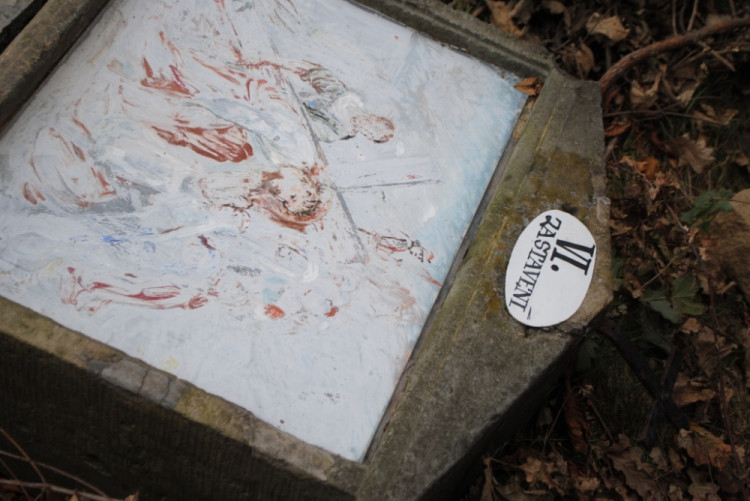 Vandalové porazili celkem čtyři zastavení