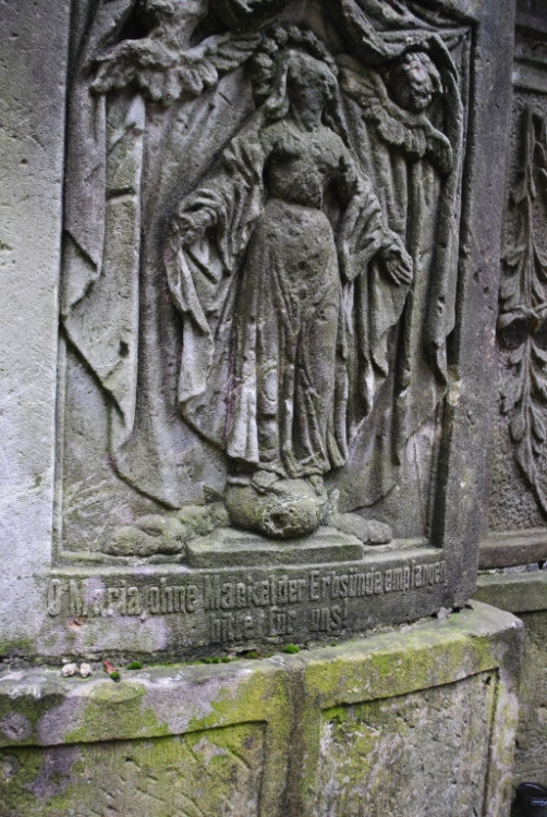 Studánka kdysi vyléčila malého chlapce. Jeho otec na místě nechal postavit sousoší.